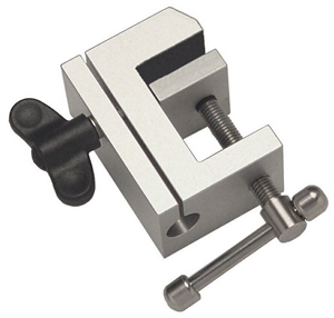 Universal clamp for plates